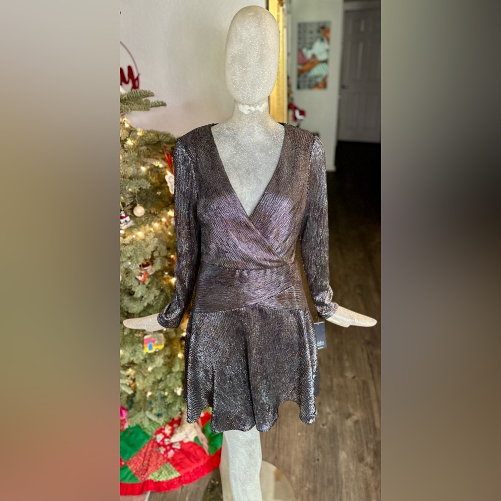 Aidan Mattox Women’s Silver Sparkle Vneck Long Sleeve Dress. Size 8. NEW w/ Tags